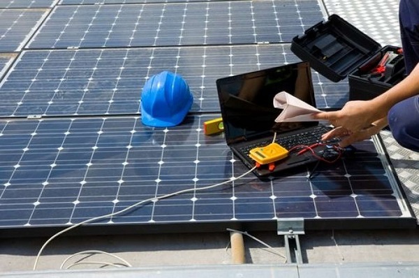 veja os três diferentes tipos de manutenção de placa solar