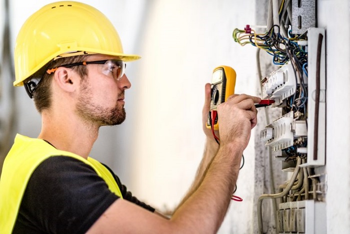 Conheça as normas de segurança para eletricistas que constam na NR 10