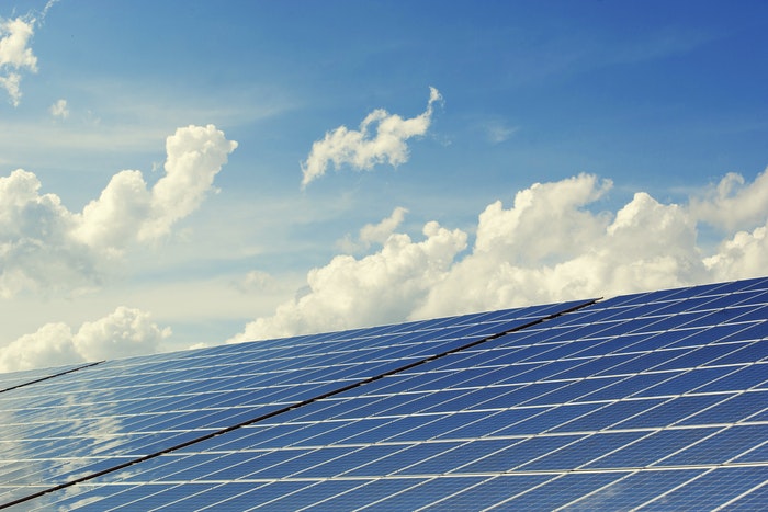 A placa solar é uma alternativa que muitas pessoas têm encontrado para poder economizar energia